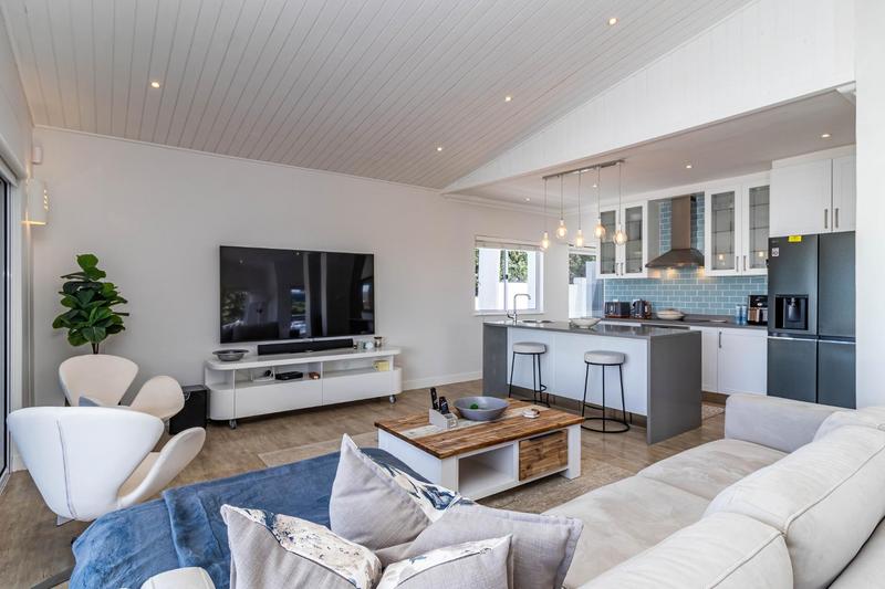 4 Bedroom Property for Sale in Sandbaai Western Cape